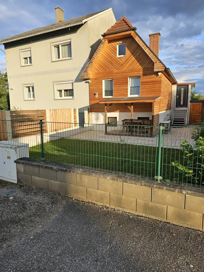 Monteurunterkunft Bad Erlach mit Garten und überdachter Terrasse